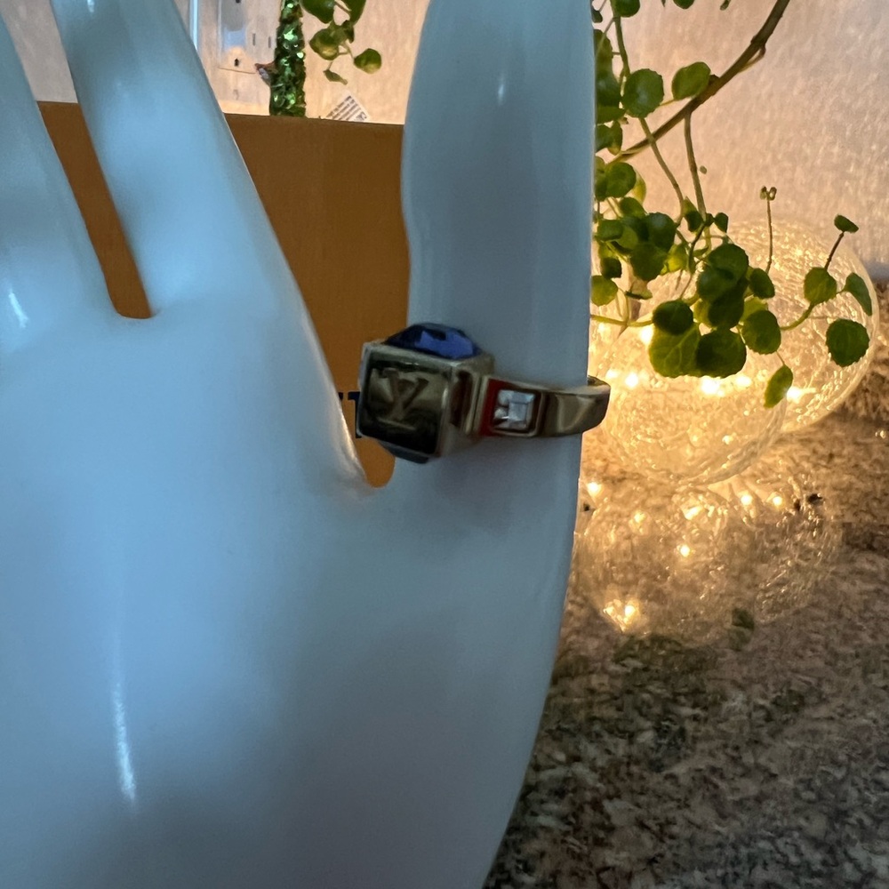 Louis Vuitton Crystal Gamble Ring - Picture 10 of 11